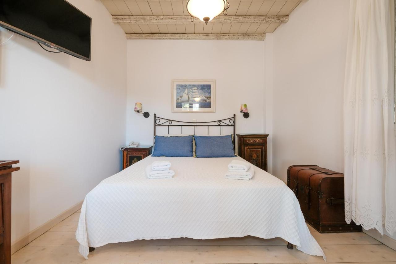 Golden Beach Studios & Suites Tinos Exterior photo